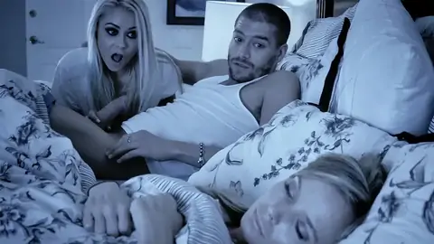 Marsha May Triche Pendant Que La Petite Amie De Alex Dort