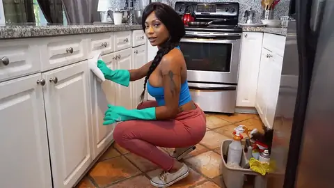 Dark-skinned-haired Mummy Doll Sarai Minx Is Cleaning The Kitchen